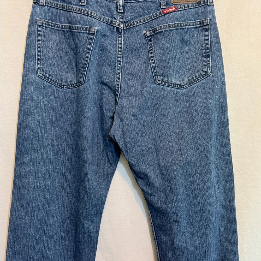 B-136 Men’s Wrangler‎ Relaxed Fit Denim Blue Jeans Size 36x30